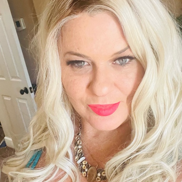 Meet your Posher, Lexi - Picture 3 of 8